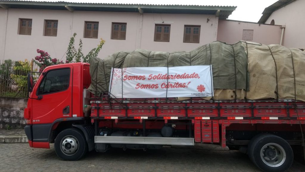 Campanha SOS ENCHENTES arrecada 4 toneladas em doações